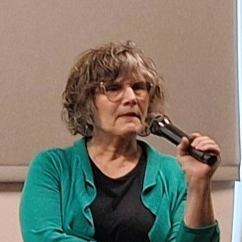 Lynne Jensen Lampe presenting on intertextuality, April 2026